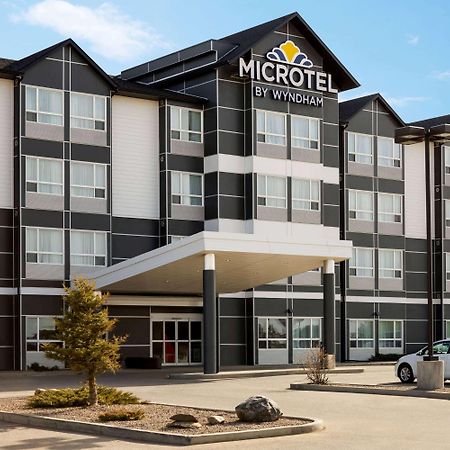 Microtel Inn & Suites By Wyndham Lloydminster Exterior foto