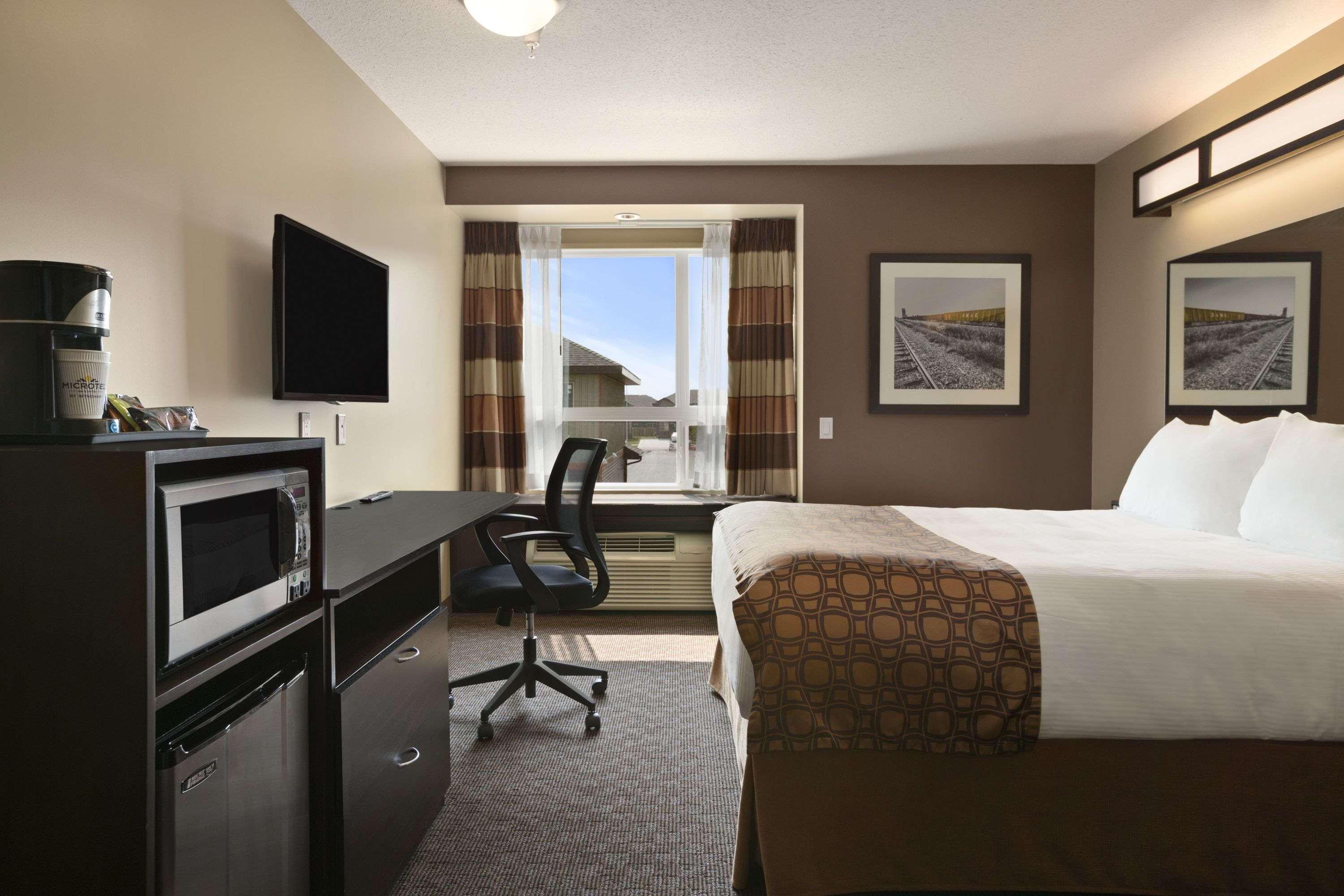 Microtel Inn & Suites By Wyndham Lloydminster Exterior foto